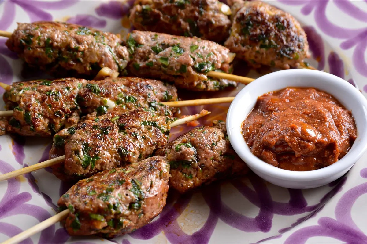 ingredientes carne kebab - Qué lleva un kebab mixto